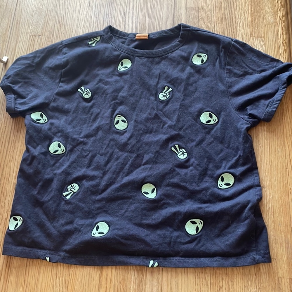 Alien cropped shirt